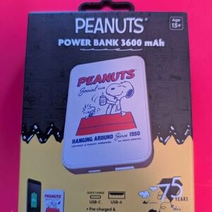 Peanuts Snoopy Red and White Power Bank